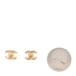 Metal CC Turnlock Earrings Gold - Image 2