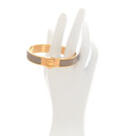 Enamel Charniere Uni Narrow Hinged Bracelet M Gris Clair - Image 2